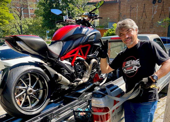 Equipe especializada em resgate de motos
